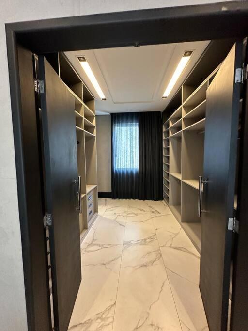 The Luxe At Copacabana Appartement