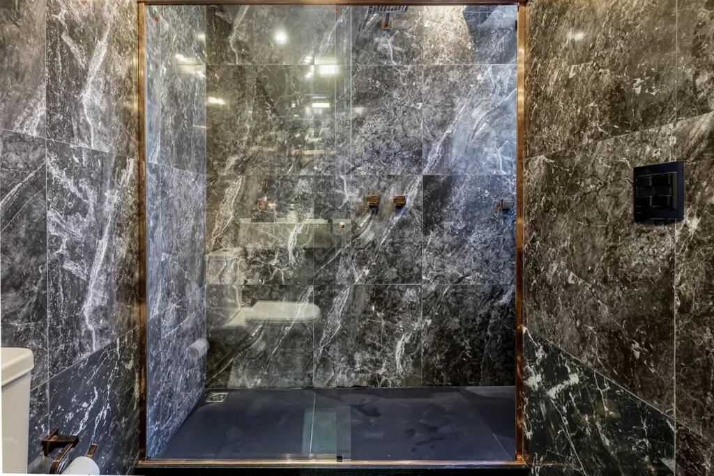 The Luxe At Copacabana Appartement